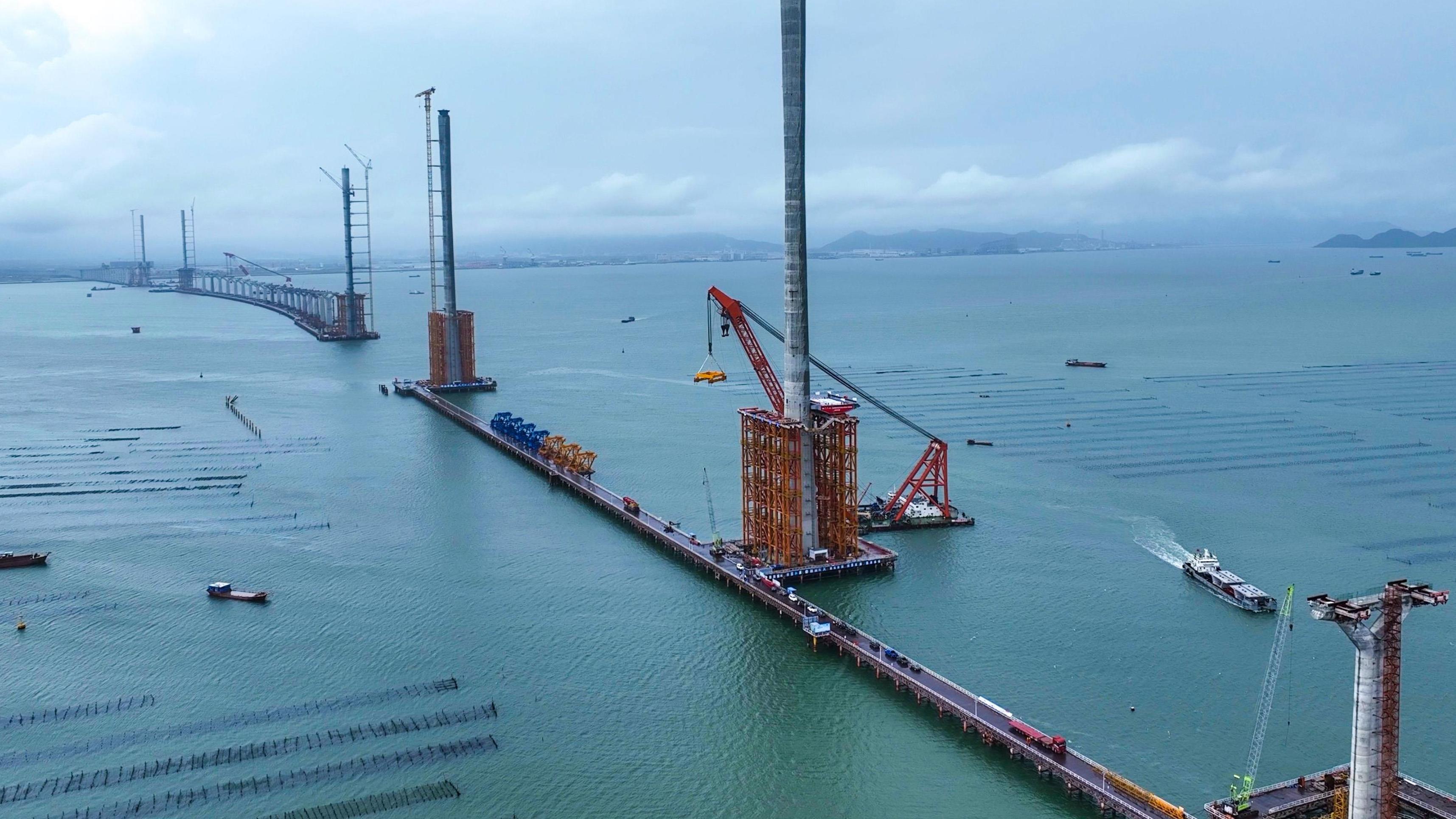 湾区工程新进展！黄茅海大桥首片钢箱梁完成吊装
