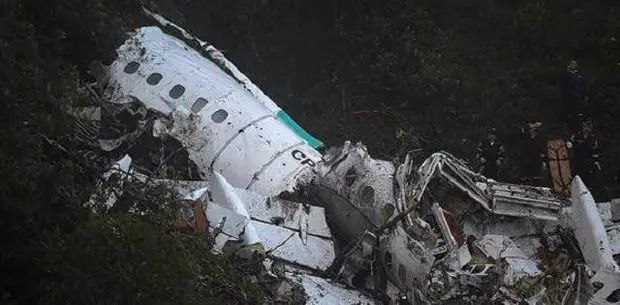 巴西飞机坠毁惨剧：共71人遇难6人获救4人未登机黑匣子找到